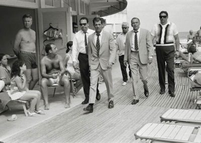 Terry O'Neill - Frank Sinatra in Miami Beach